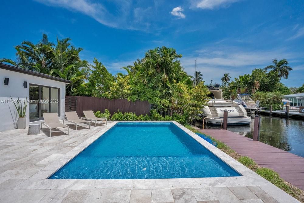 Недавно продано: $1,788,000 (3 спален, 2 ванн, 1944 Квадратных фут)