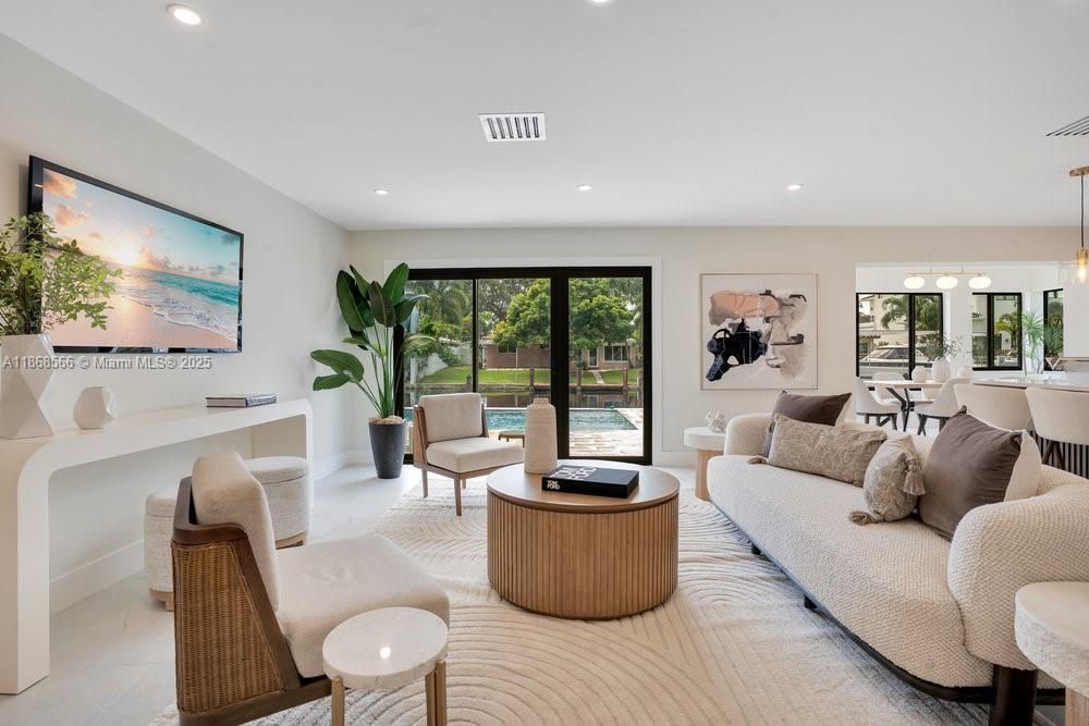 Недавно продано: $1,788,000 (3 спален, 2 ванн, 1944 Квадратных фут)