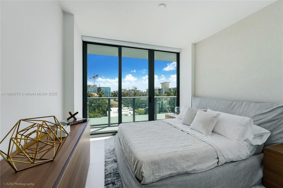 На продажу: $1,469,900 (2 спален, 2 ванн, 1366 Квадратных фут)