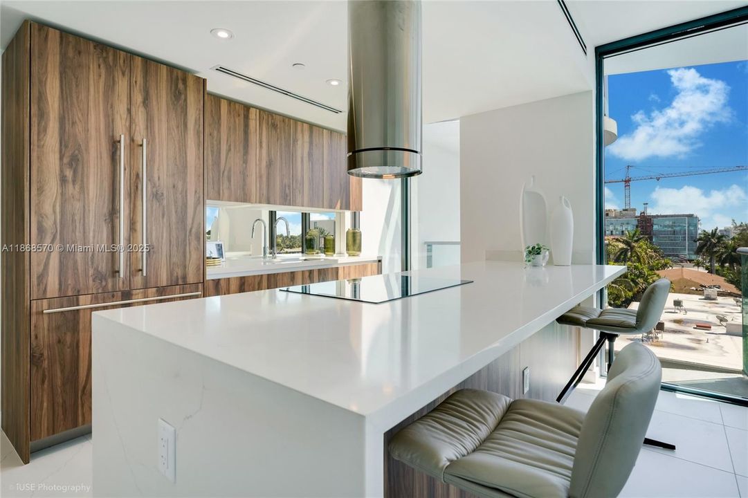 На продажу: $1,469,900 (2 спален, 2 ванн, 1366 Квадратных фут)