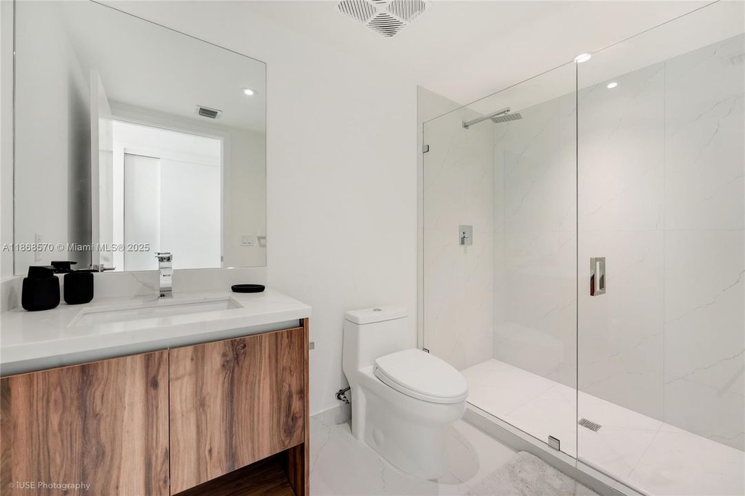 На продажу: $1,469,900 (2 спален, 2 ванн, 1366 Квадратных фут)