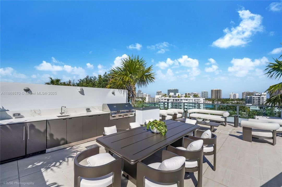 На продажу: $1,469,900 (2 спален, 2 ванн, 1366 Квадратных фут)