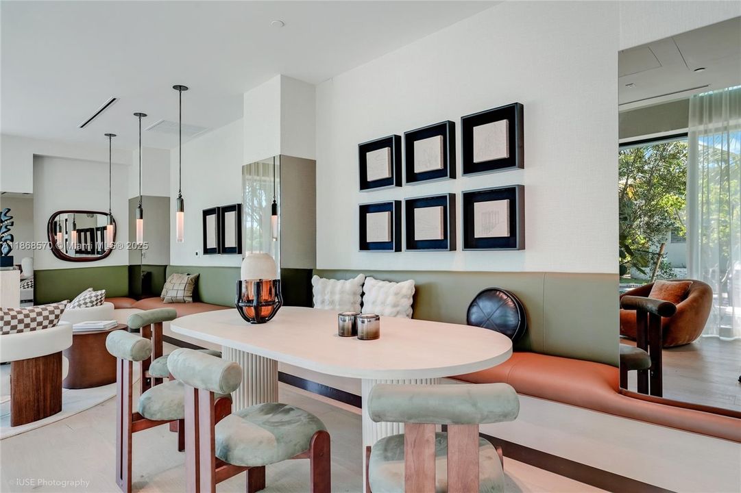 На продажу: $1,469,900 (2 спален, 2 ванн, 1366 Квадратных фут)