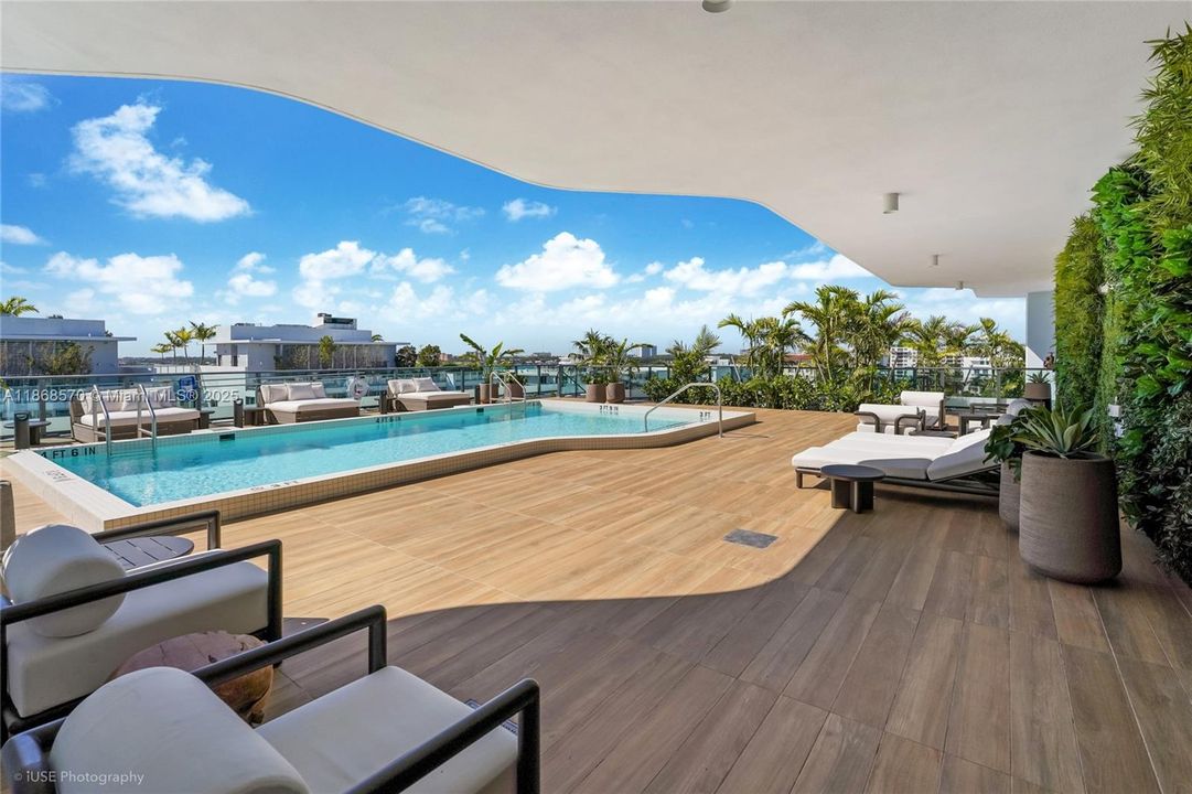 На продажу: $1,469,900 (2 спален, 2 ванн, 1366 Квадратных фут)