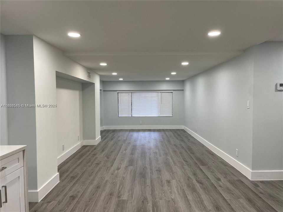 Недавно продано: $250,000 (2 спален, 2 ванн, 1200 Квадратных фут)