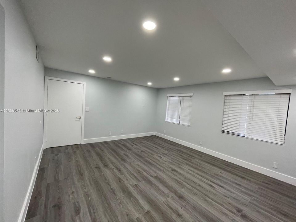 Недавно продано: $250,000 (2 спален, 2 ванн, 1200 Квадратных фут)