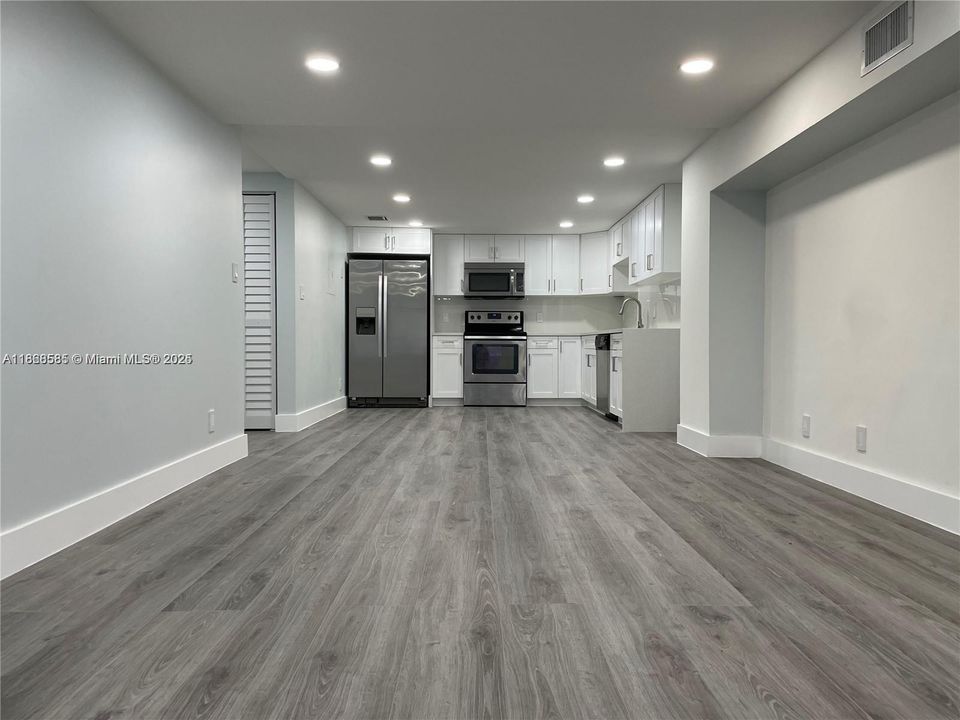 Недавно продано: $250,000 (2 спален, 2 ванн, 1200 Квадратных фут)