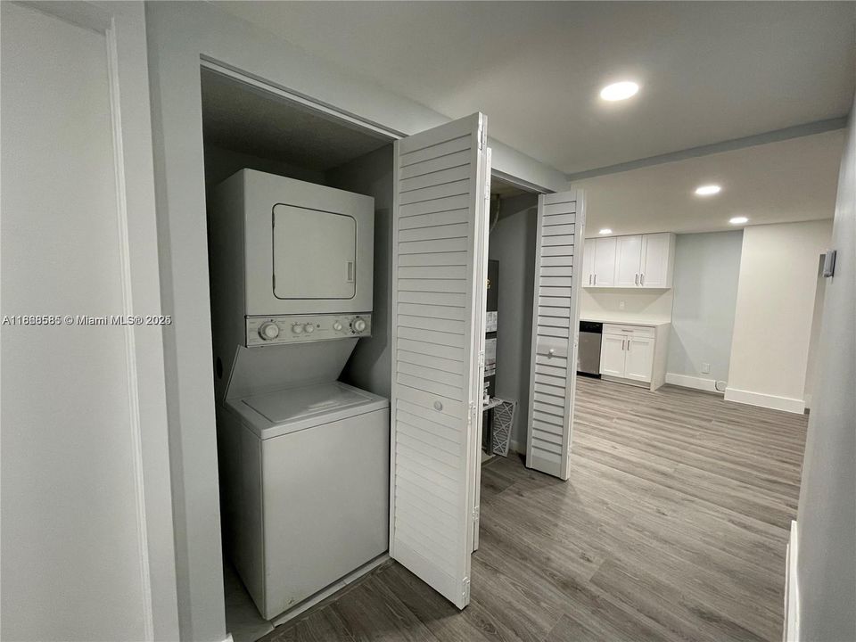 Недавно продано: $250,000 (2 спален, 2 ванн, 1200 Квадратных фут)