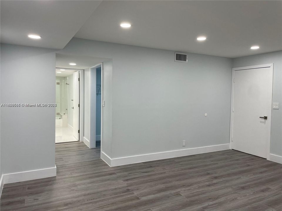 Недавно продано: $250,000 (2 спален, 2 ванн, 1200 Квадратных фут)