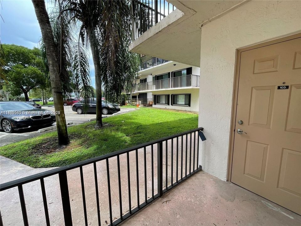 Недавно продано: $250,000 (2 спален, 2 ванн, 1200 Квадратных фут)