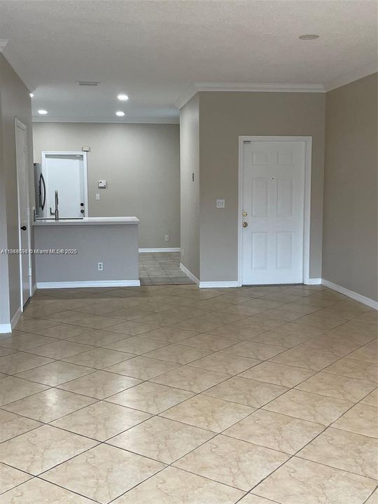 Active With Contract: $3,350 (3 beds, 2 baths, 1443 Square Feet)
