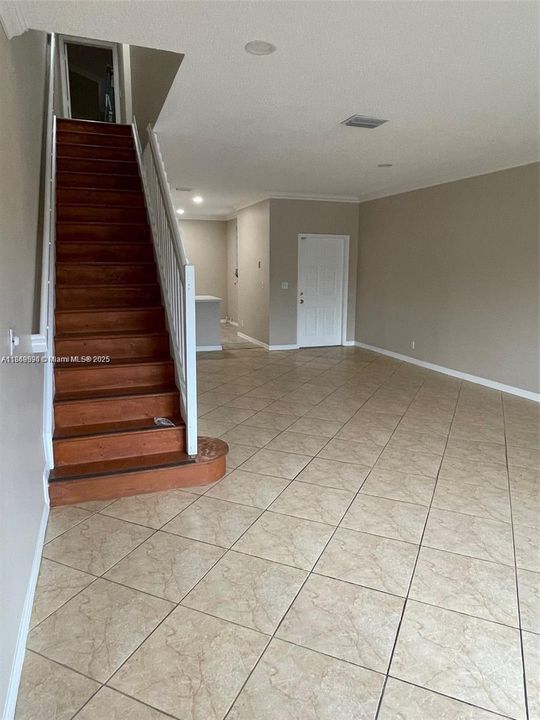 Active With Contract: $3,350 (3 beds, 2 baths, 1443 Square Feet)