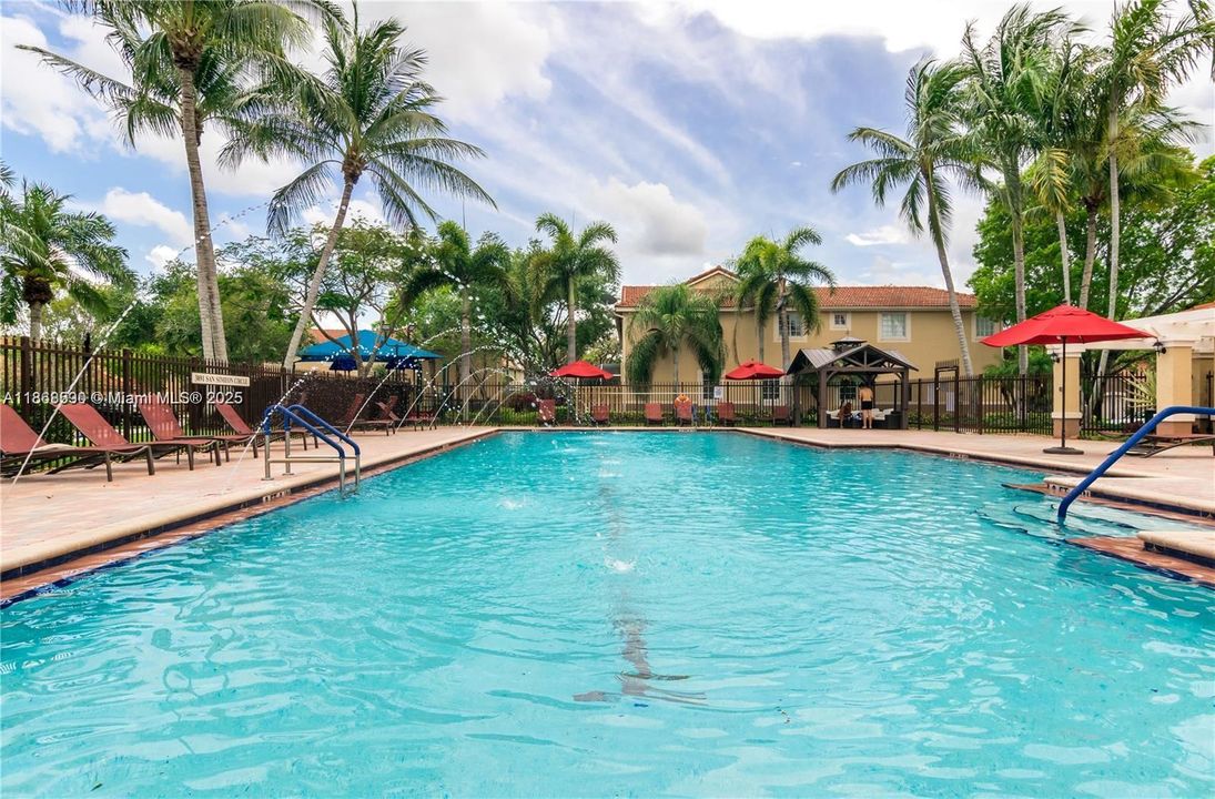 Active With Contract: $3,350 (3 beds, 2 baths, 1443 Square Feet)