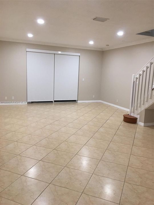 Active With Contract: $3,350 (3 beds, 2 baths, 1443 Square Feet)