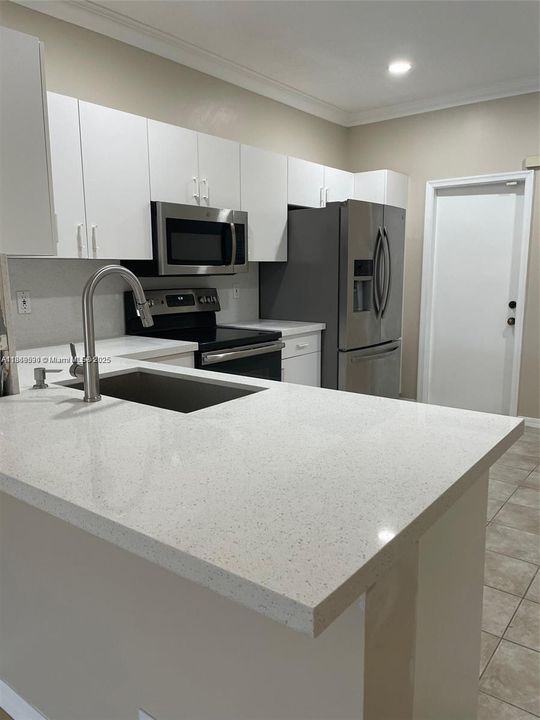 Active With Contract: $3,350 (3 beds, 2 baths, 1443 Square Feet)