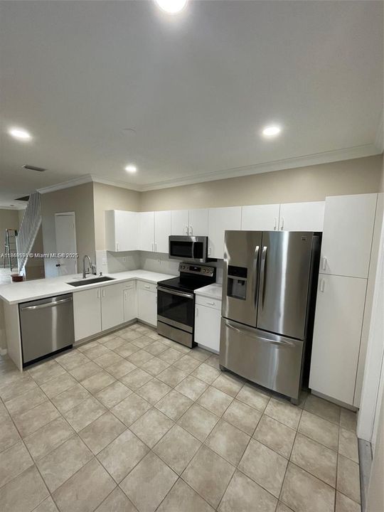 Active With Contract: $3,350 (3 beds, 2 baths, 1443 Square Feet)