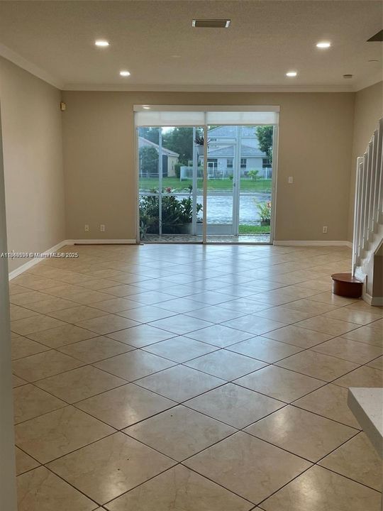 Active With Contract: $3,350 (3 beds, 2 baths, 1443 Square Feet)