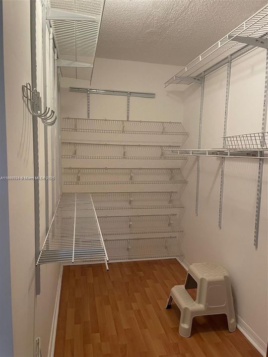 Active With Contract: $3,350 (3 beds, 2 baths, 1443 Square Feet)