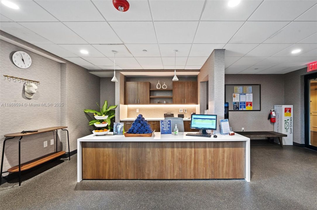 出租: $12,750 (3 贝兹, 4 浴室, 3190 平方英尺)