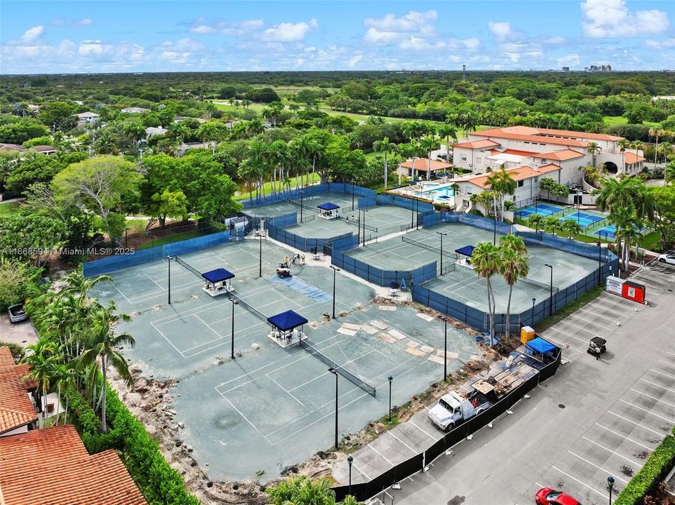 出租: $12,750 (3 贝兹, 4 浴室, 3190 平方英尺)