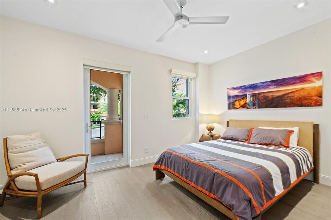 出租: $12,750 (3 贝兹, 4 浴室, 3190 平方英尺)