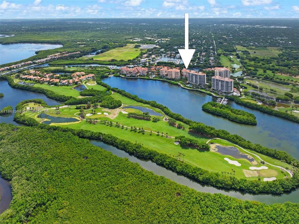 出租: $12,750 (3 贝兹, 4 浴室, 3190 平方英尺)