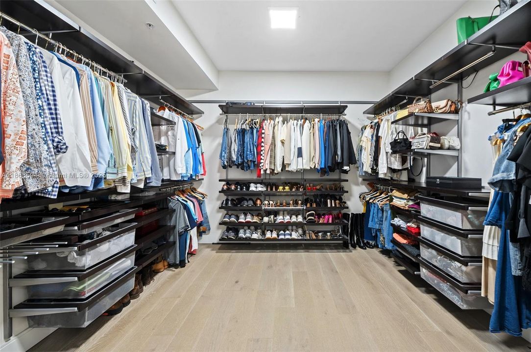 出租: $12,750 (3 贝兹, 4 浴室, 3190 平方英尺)