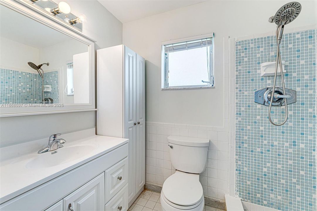 Недавно продано: $299,900 (2 спален, 2 ванн, 1260 Квадратных фут)