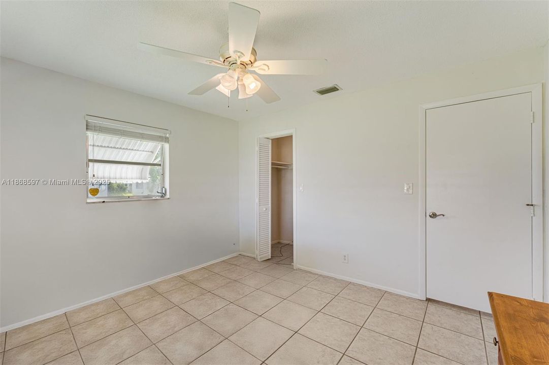 Недавно продано: $299,900 (2 спален, 2 ванн, 1260 Квадратных фут)