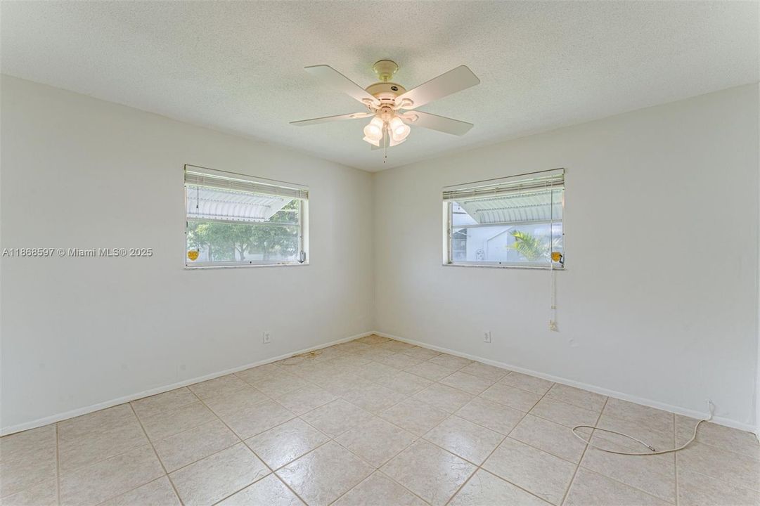 Недавно продано: $299,900 (2 спален, 2 ванн, 1260 Квадратных фут)