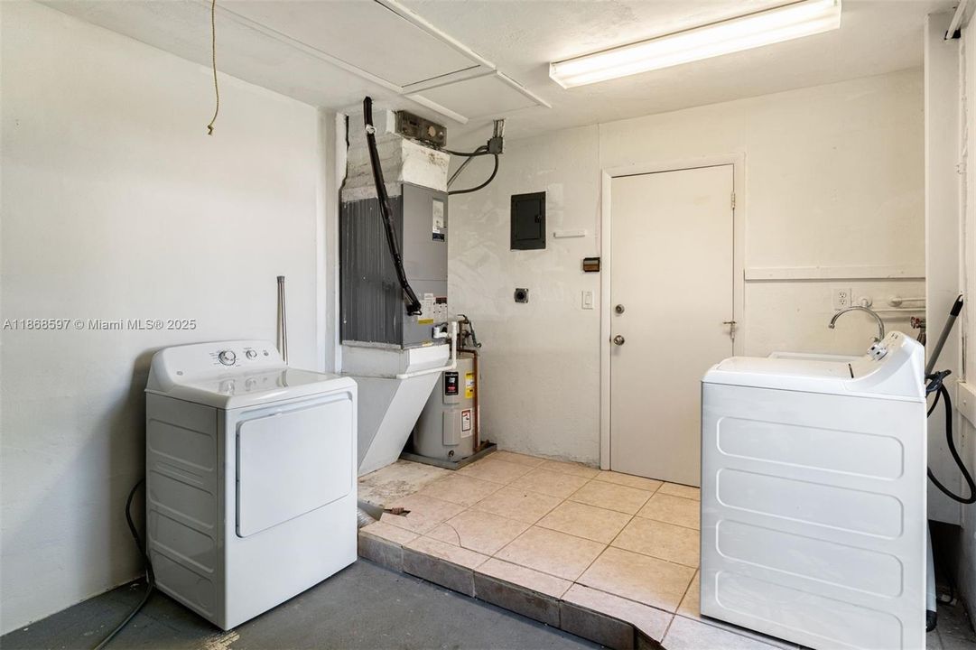 Недавно продано: $299,900 (2 спален, 2 ванн, 1260 Квадратных фут)