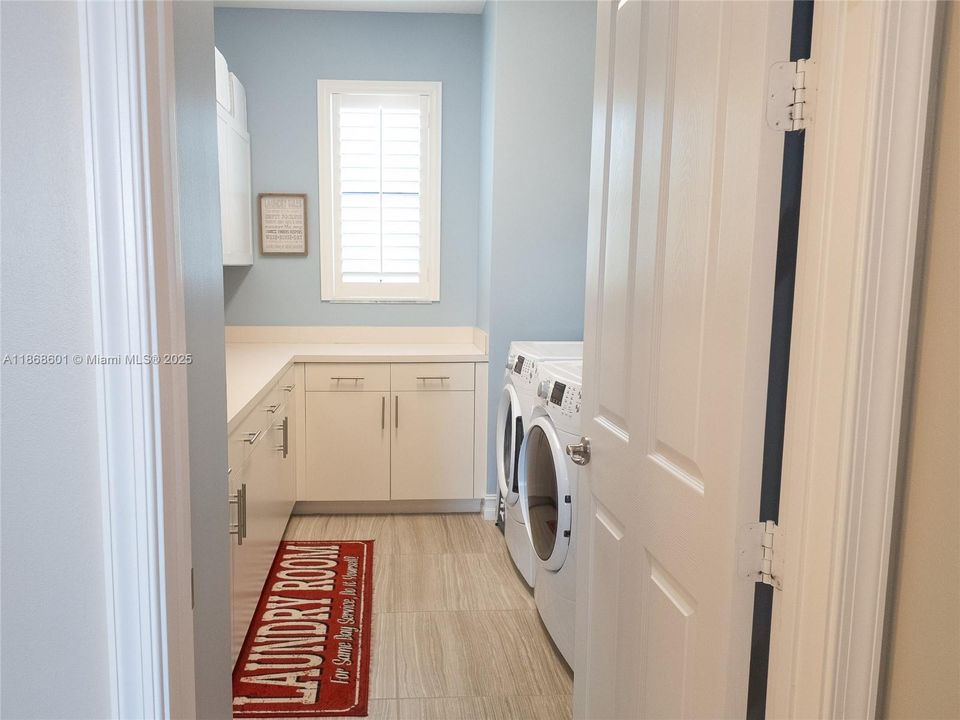 Под контрактом: $929,000 (4 спален, 3 ванн, 2656 Квадратных фут)