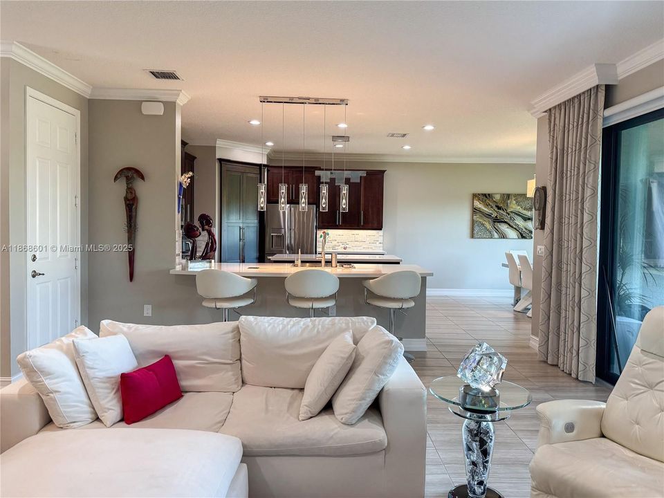 Под контрактом: $929,000 (4 спален, 3 ванн, 2656 Квадратных фут)