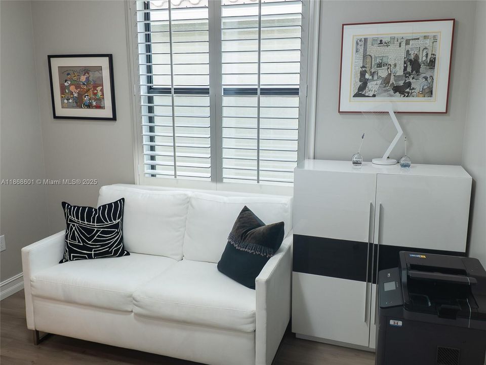 Под контрактом: $929,000 (4 спален, 3 ванн, 2656 Квадратных фут)