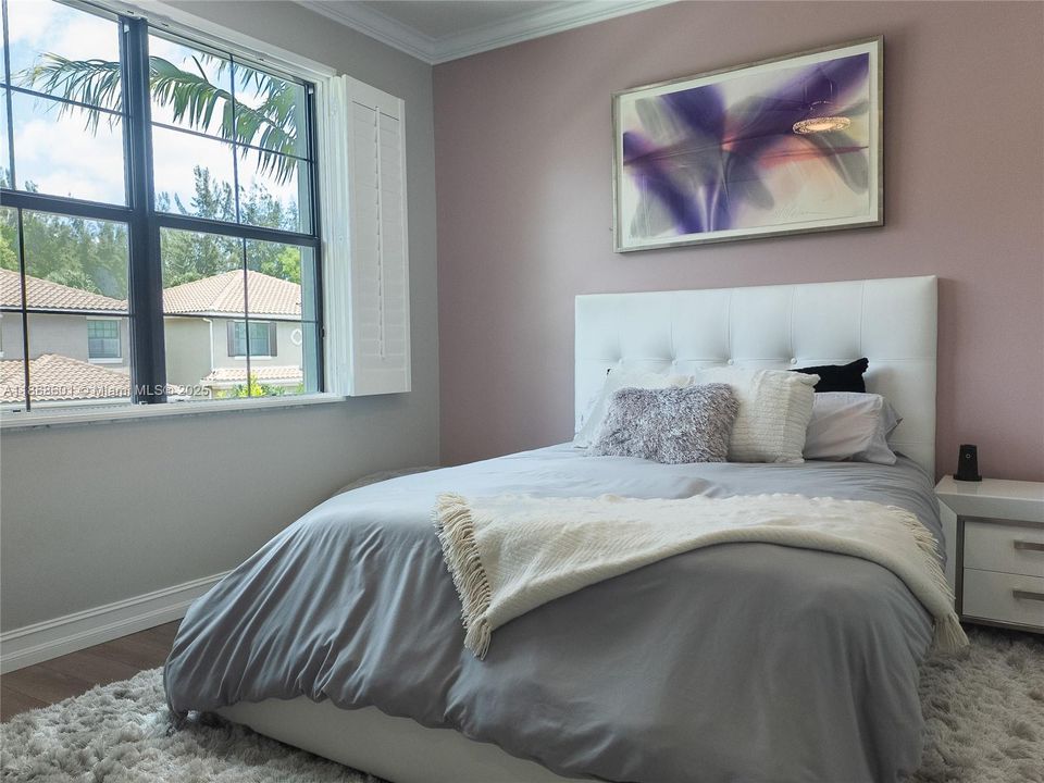 Под контрактом: $929,000 (4 спален, 3 ванн, 2656 Квадратных фут)