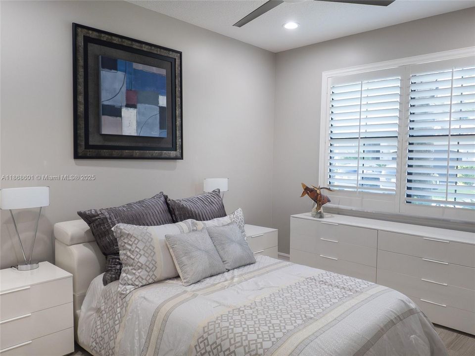 Под контрактом: $929,000 (4 спален, 3 ванн, 2656 Квадратных фут)