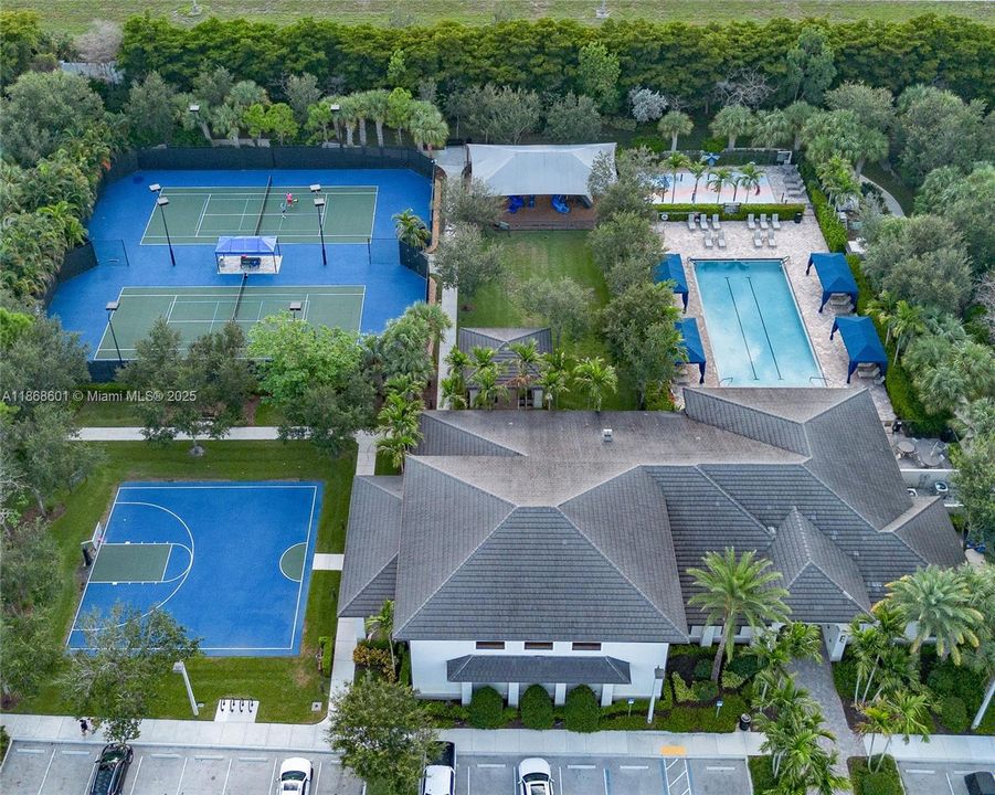 Под контрактом: $929,000 (4 спален, 3 ванн, 2656 Квадратных фут)