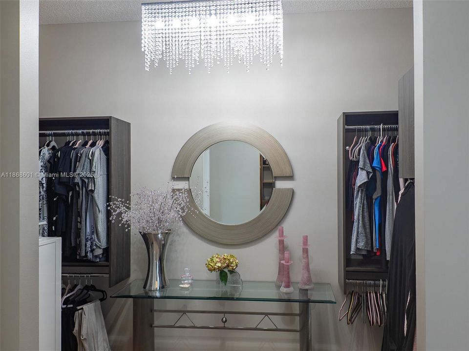 Под контрактом: $929,000 (4 спален, 3 ванн, 2656 Квадратных фут)