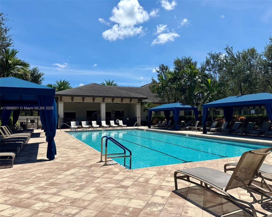 Под контрактом: $929,000 (4 спален, 3 ванн, 2656 Квадратных фут)