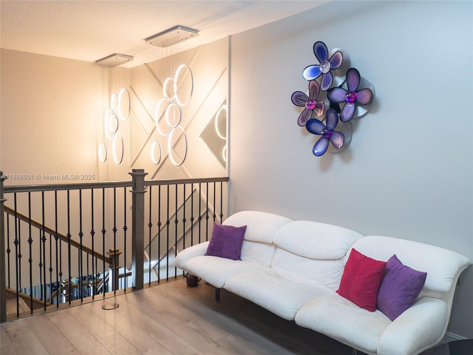 Под контрактом: $929,000 (4 спален, 3 ванн, 2656 Квадратных фут)