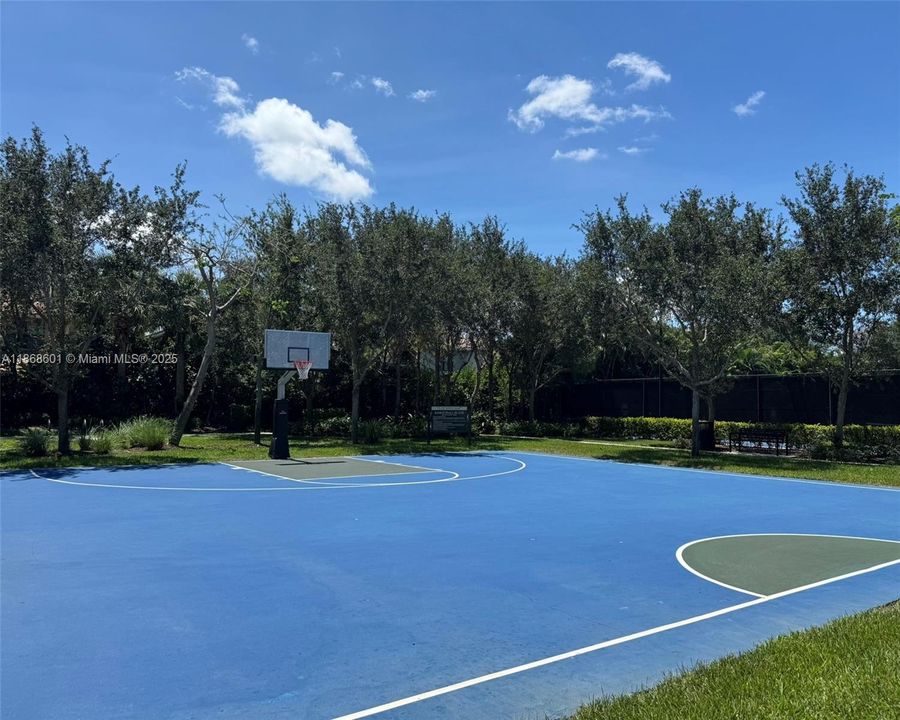 Под контрактом: $929,000 (4 спален, 3 ванн, 2656 Квадратных фут)