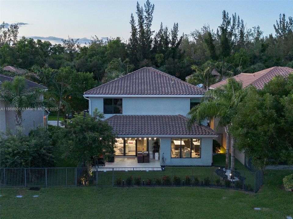 Под контрактом: $929,000 (4 спален, 3 ванн, 2656 Квадратных фут)