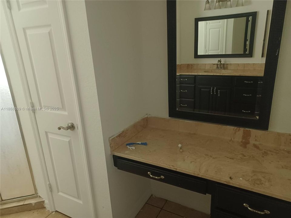 На продажу: $375,000 (4 спален, 2 ванн, 0 Квадратных фут)