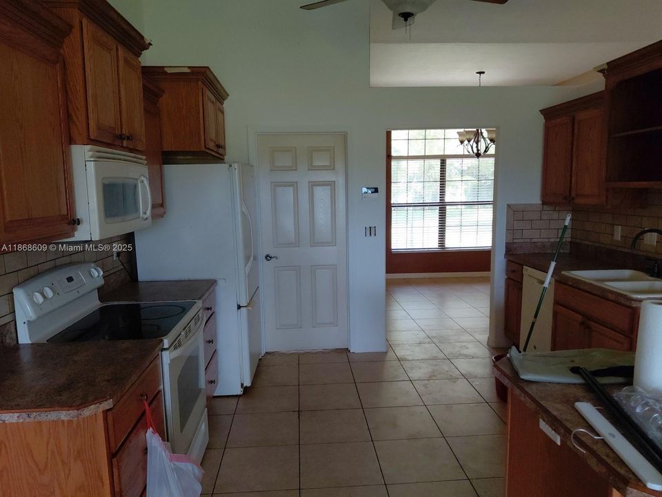 На продажу: $375,000 (4 спален, 2 ванн, 0 Квадратных фут)