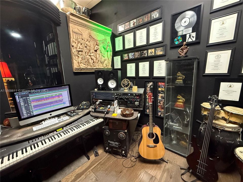 待售: $32,000 (0 贝兹, 0 浴室, 0 平方英尺)