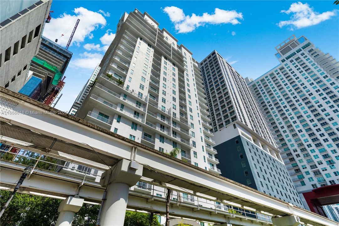 待售: $399,900 (1 贝兹, 1 浴室, 738 平方英尺)