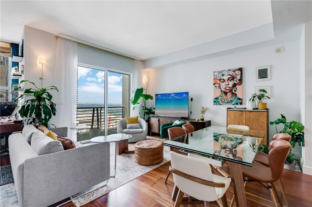 待售: $399,900 (1 贝兹, 1 浴室, 738 平方英尺)