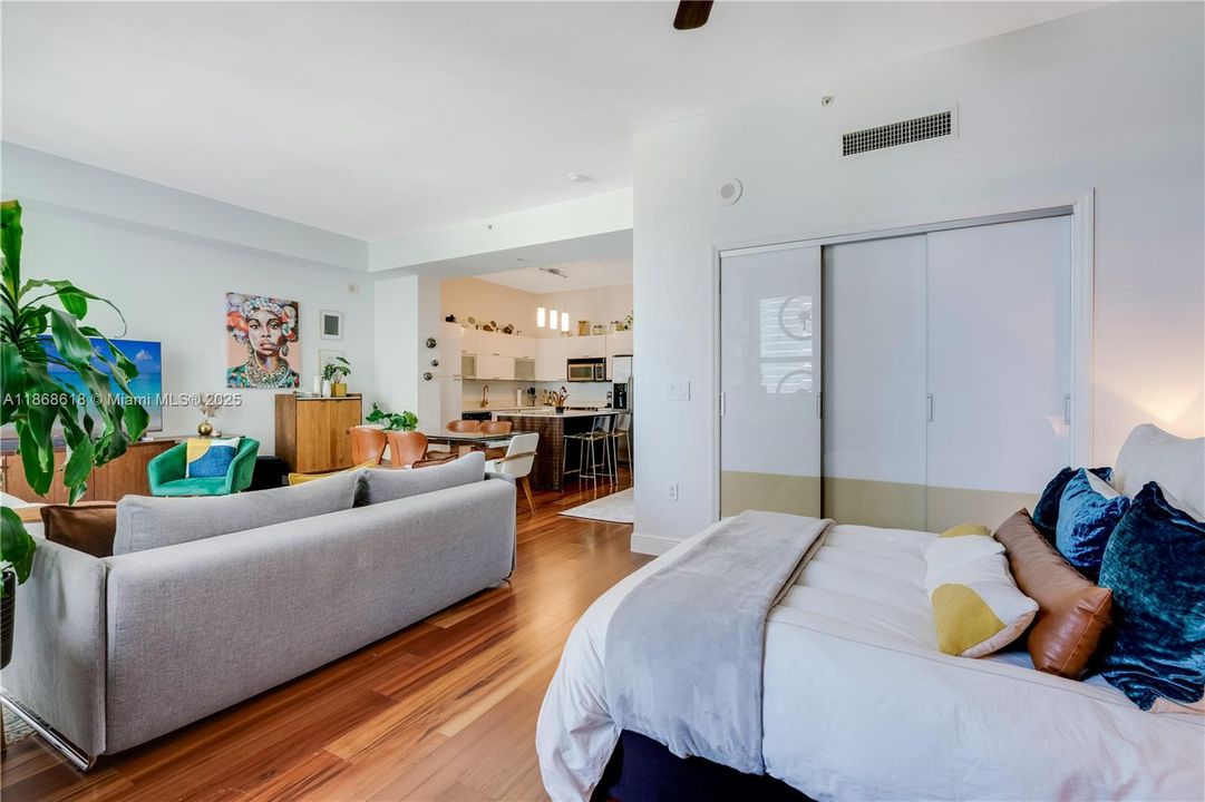 待售: $399,900 (1 贝兹, 1 浴室, 738 平方英尺)