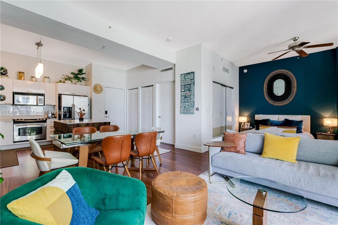 待售: $399,900 (1 贝兹, 1 浴室, 738 平方英尺)