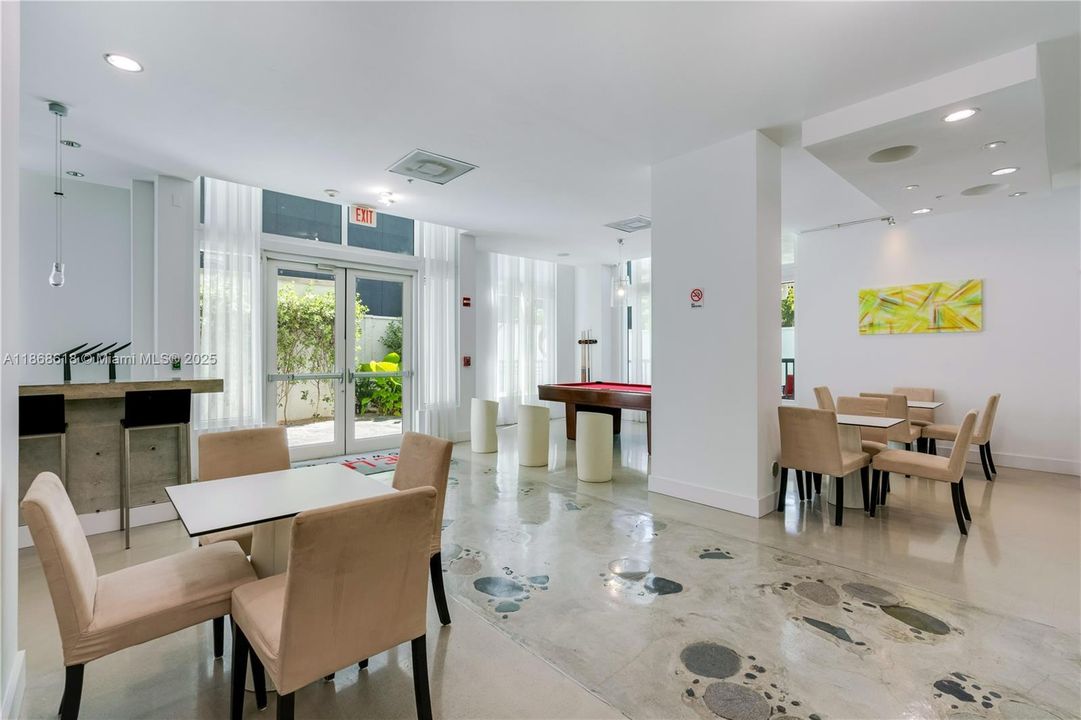 待售: $399,900 (1 贝兹, 1 浴室, 738 平方英尺)